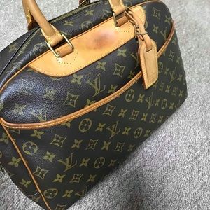 Authentic Louis Vuitton Deauville Monogram